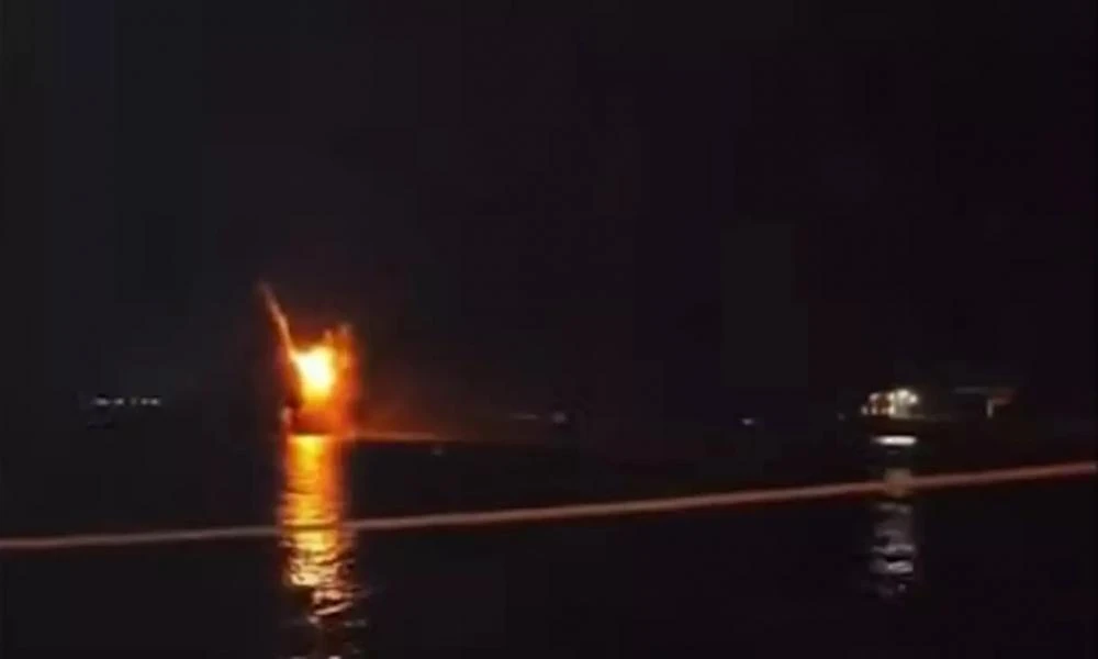 Βίντεο ντοκουμέντο από την επίθεση ουκρανικών drones στο ρωσικό πλοίο Sergey Kotov στην Κριμαία